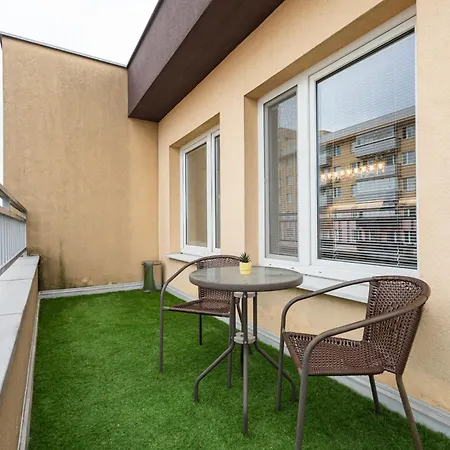 Apartment Spacious Family For 6 - Garage & Balcony *